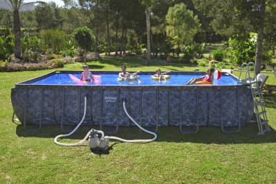 Eau verte de piscine : diagnostic et solutions